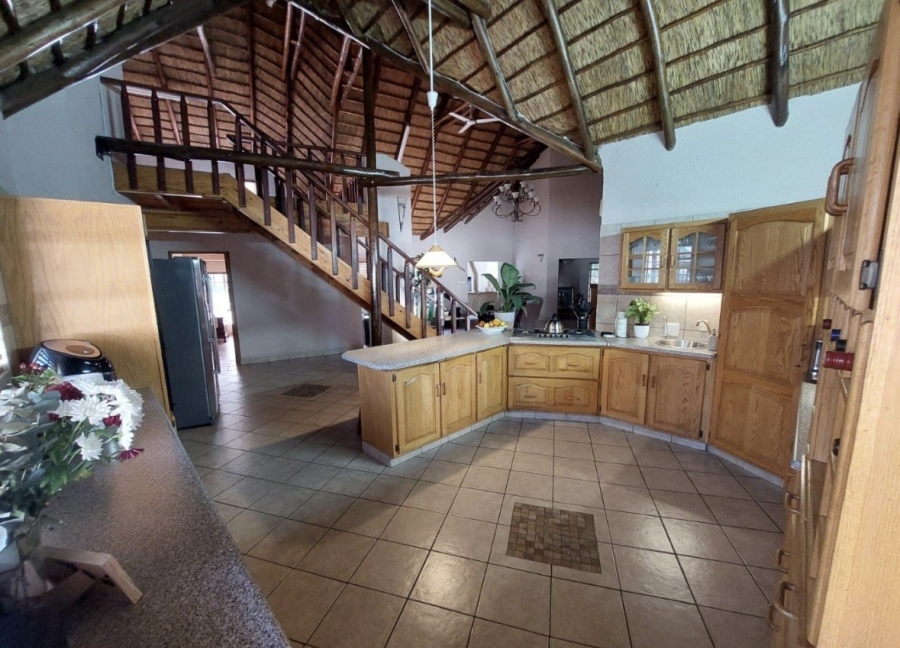 To Let 4 Bedroom Property for Rent in Flamwood North West